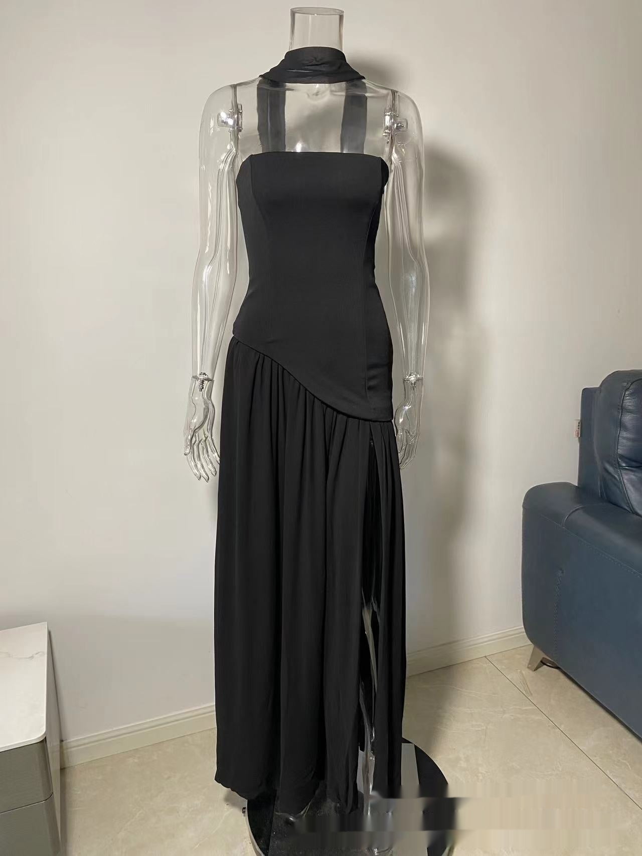 Robe moulante à fermeture éclair contrastée au tempérament affirmé