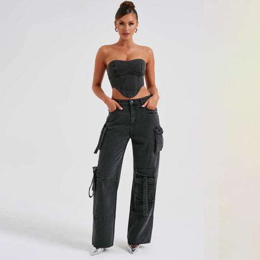 Ensemble pour femme : haut tube 3D taille basse et pantalon en jean à poches cousues.